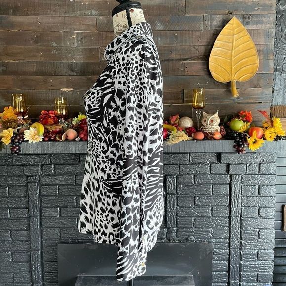 BCBG MaxAzria  Casual Button Down Top - Picture 3 of 11